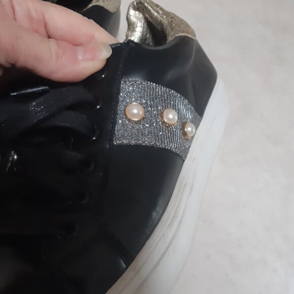 Steve Madden Black Runners (Sneakers) with gold and silver trim Size 8 - Picture 12 of 13